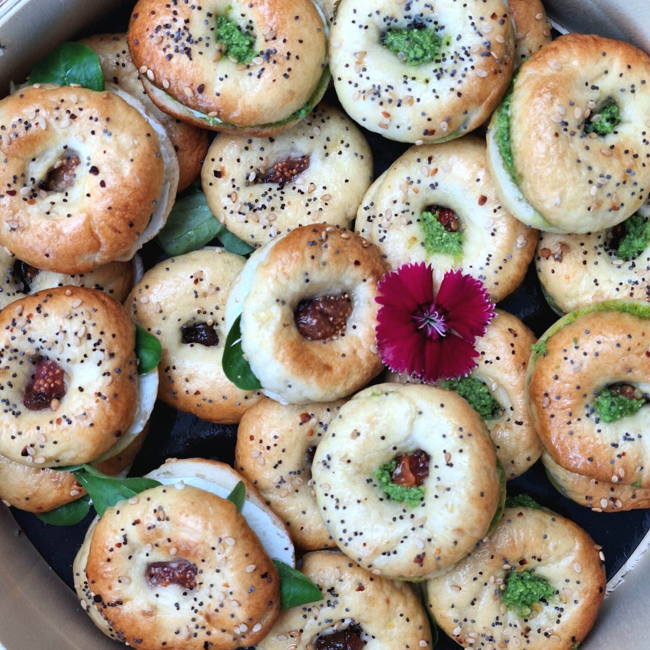 Mini bagels - 24 | 30 | 36 pièces 1 Mini bagels - 24 | 30 | 36 pièces – Image 1